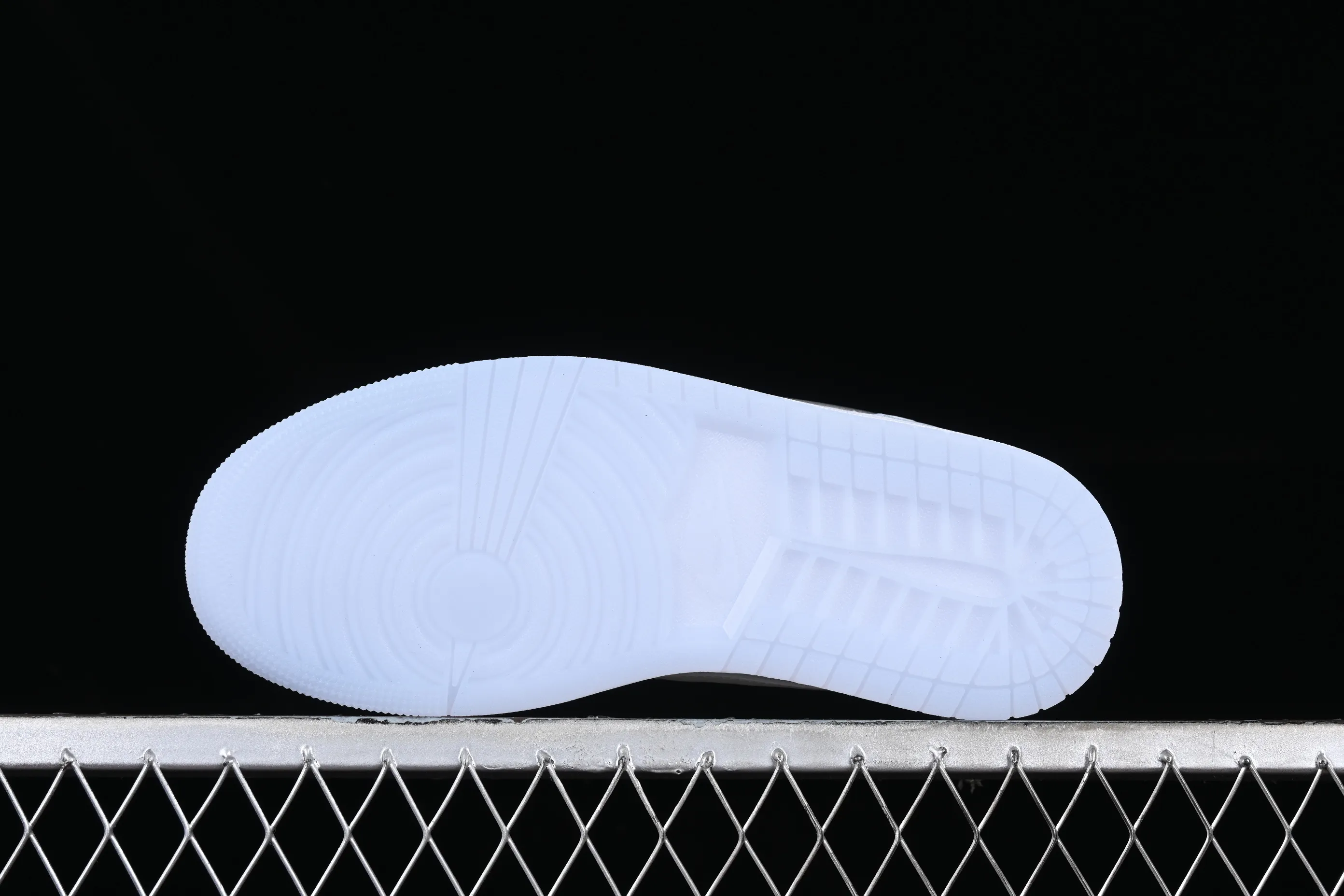 All categories Air Jordan Jordan series basketball shoes Air Jordan 1 Low Air Jordan 1 Low AJ1 Joe 1 Christmas customization Ice and Snow Puppy Low-top cultural and casual sneakers FQ9112-100